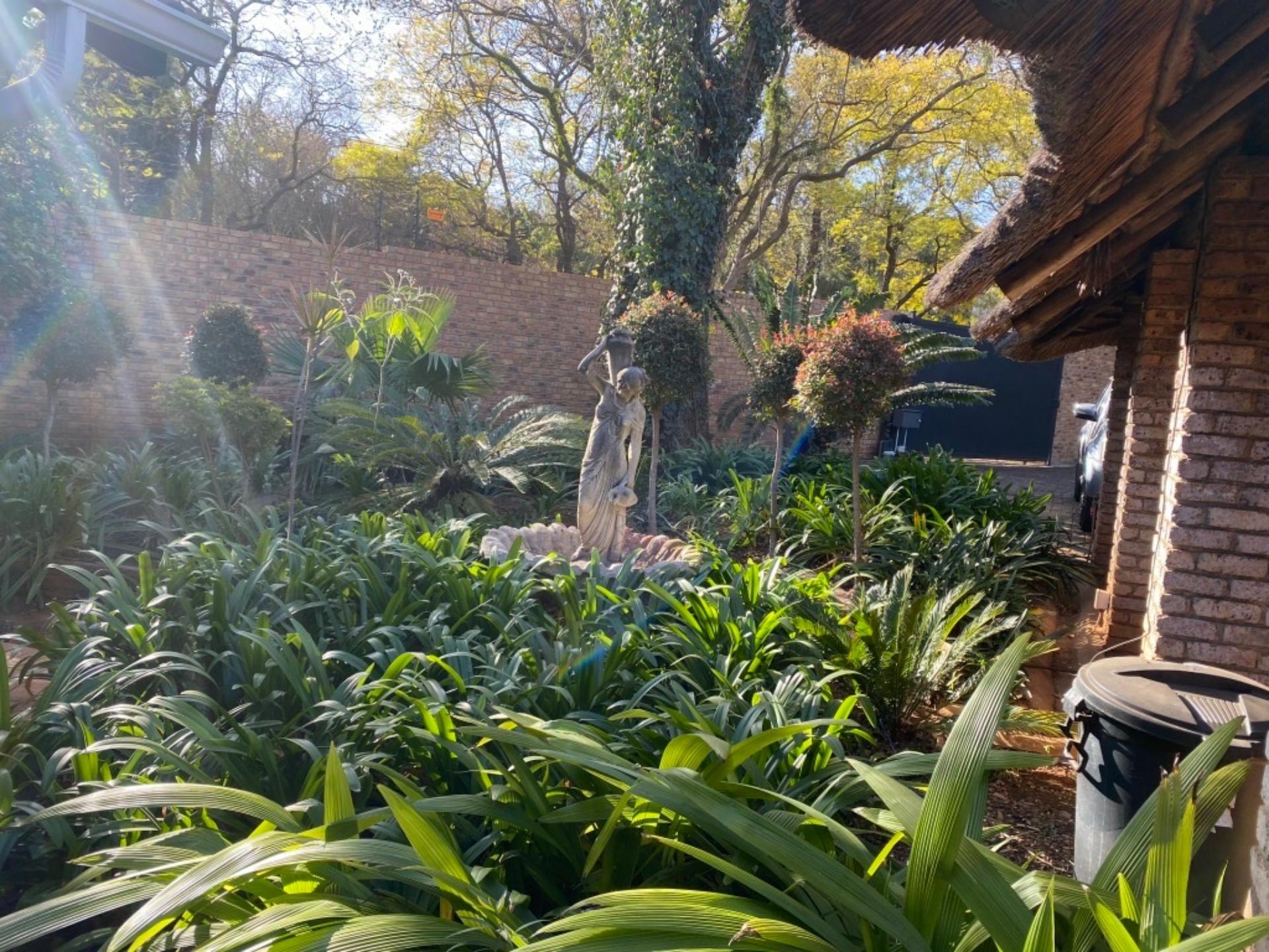 Garden (1) Garden (1)