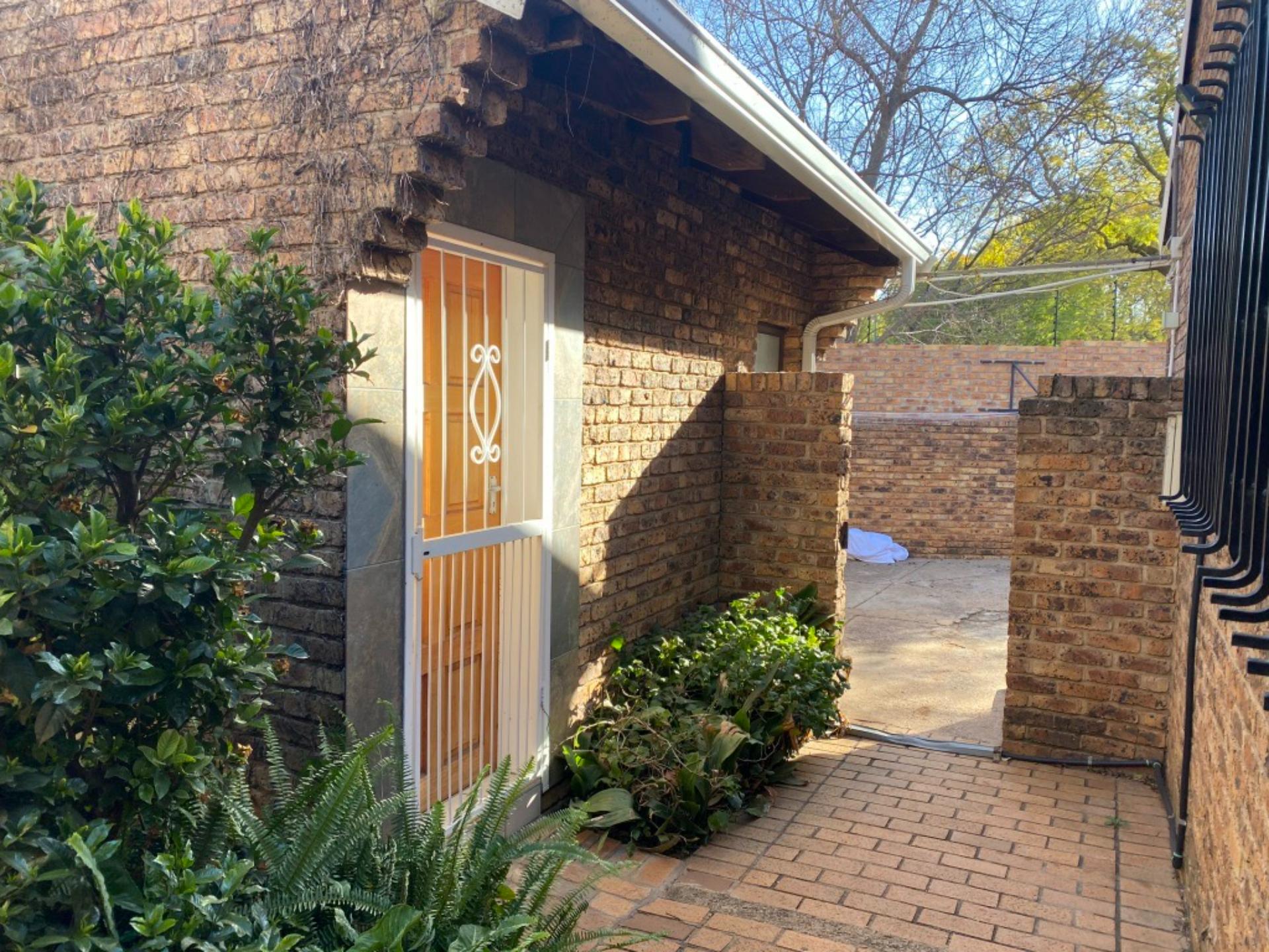 Garden (7) Garden (7)