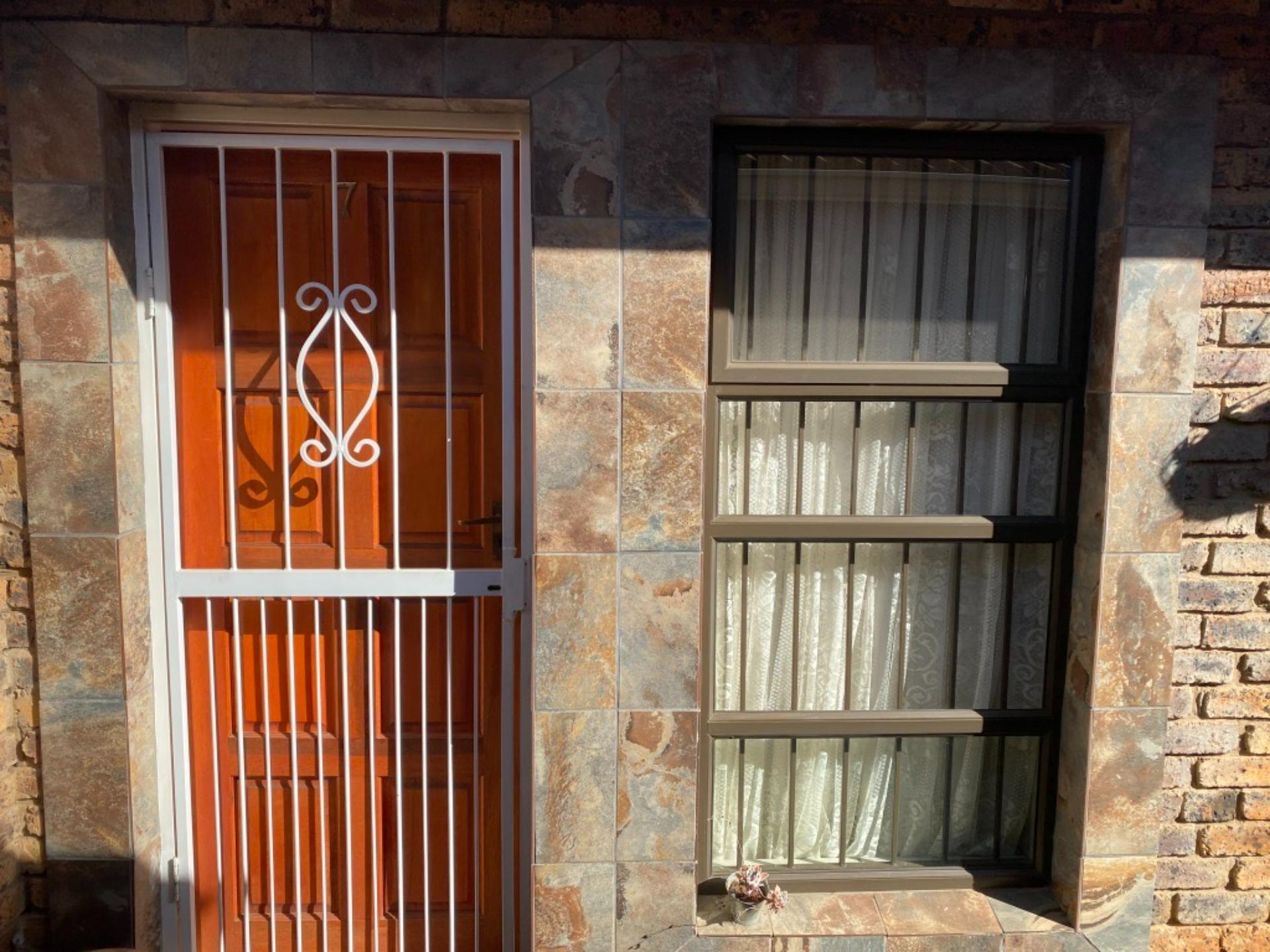 Garden (8) Garden (8)